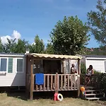 مكان تخييم Vallee Du Paradis 4*