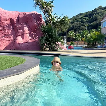 مكان تخييم Vallee Du Paradis 4*